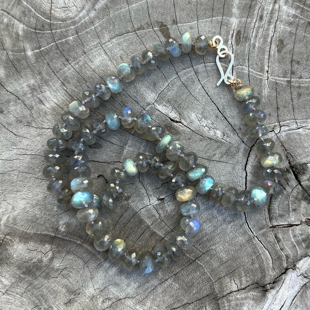 Flashy labradorite knotted necklace. Gold filled. NO BRAND